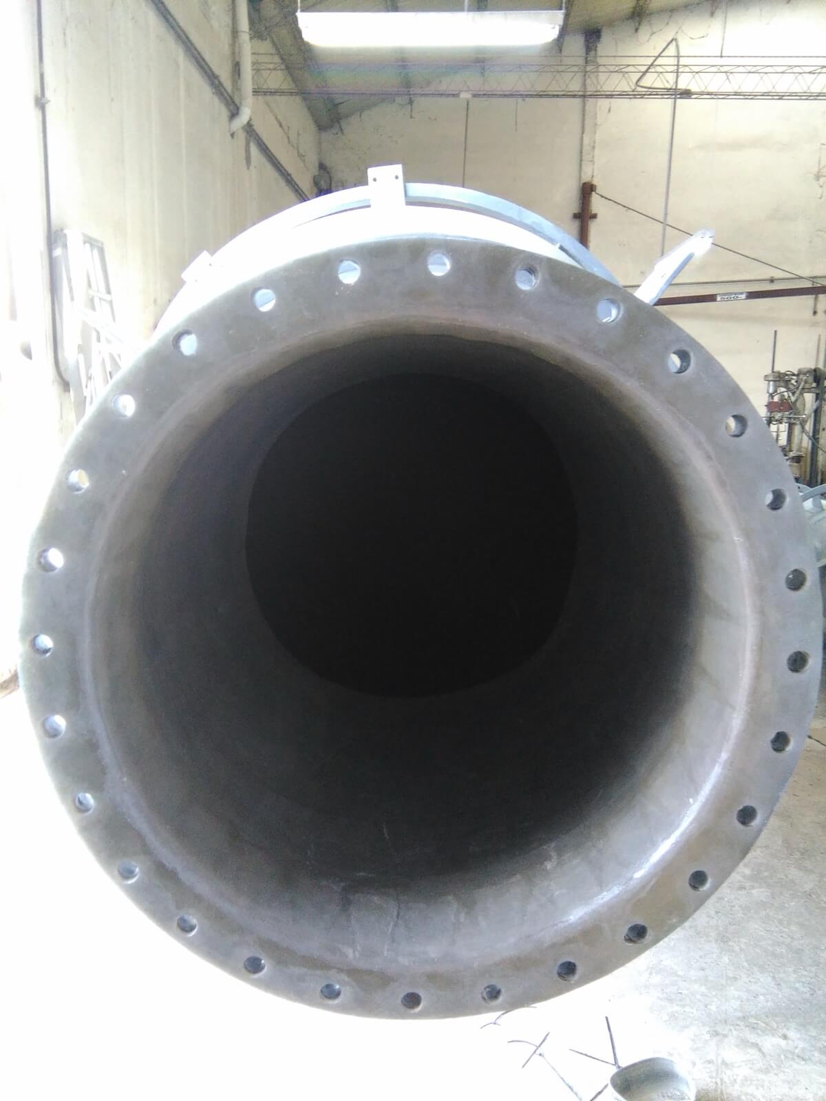 Revestimiento completo interno con PRFV sobre Scrubber de Emergencia y Chimenea de acero al carbono